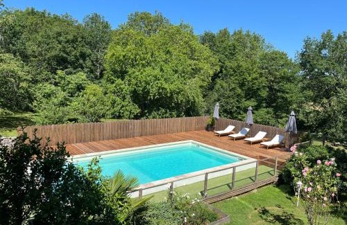 Hautefort Apartment | Inviting Gîte Dordogne Périgord with Pool and Ocean View