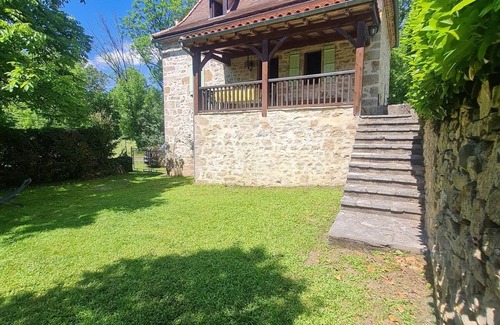 Camboulit House | Family-Friendly Gîte du Célé with Kitchen Amenities