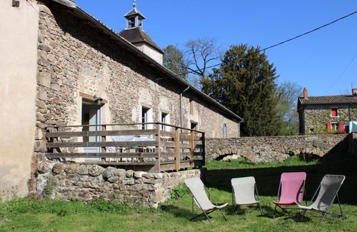 Cercie House | Exceptional Gîte du Château de la Terrière with Kitchen