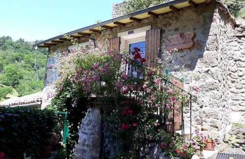 Lamastre House | Discover Gîte du Château de Retourtour: Pet-Friendly Retreat