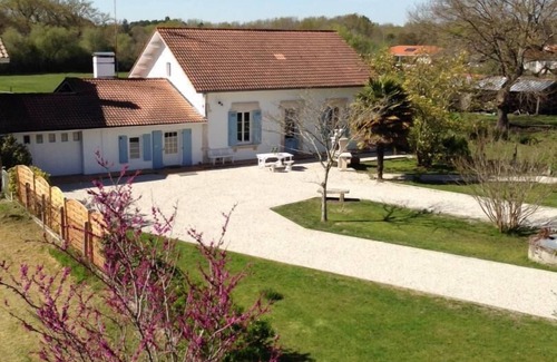 Mios House | Family-Friendly Retreat at Gîte du Fiail - Mios