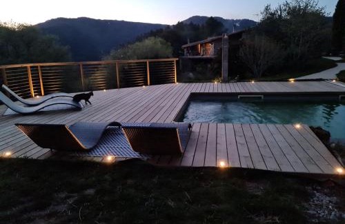 Saint-Fortunat-sur-Eyrieux House | Cozy Gîte du Puy: Oceanfront Retreat with Pool & Pet Access
