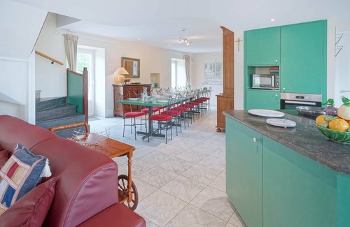 La Reid House | Explore Gîte du Jardin: Your Perfect Spa Retreat Awaits