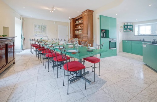La Reid House | Explore Gîte du Jardin: Your Perfect Spa Retreat Awaits