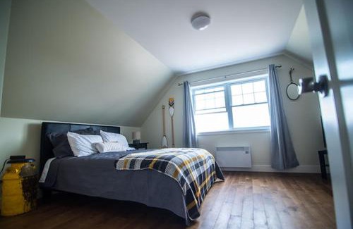 Notre-Dame-du-Laus Bed & Breakfast | Tranquil Getaway at Gîte du lac Poisson Blanc
