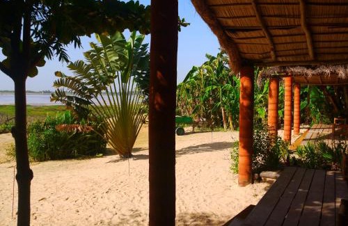 Niaga Hotel | Charming Gîte du Lac: Pet-Friendly with Ocean Views