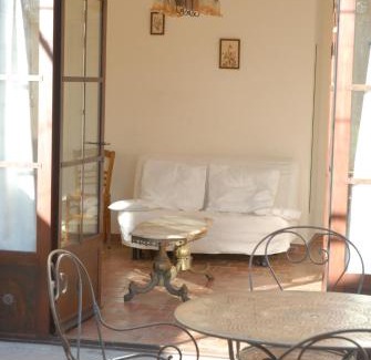 Saint Pierre de Mezoargues House | Explore Gîte Du Mas Des Oliviers: Rated 9.5/10 & Pet Friendly