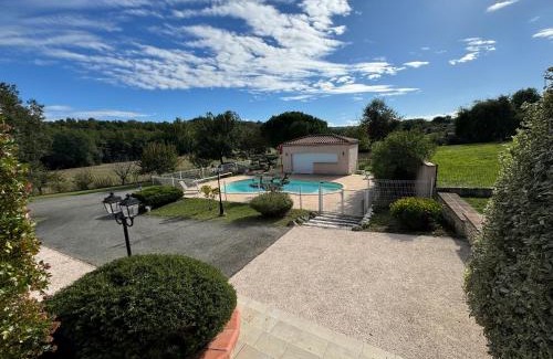 Les Pujols Apartment | Guest Favorite: Gîte du Mercadal with Oceanfront Pool