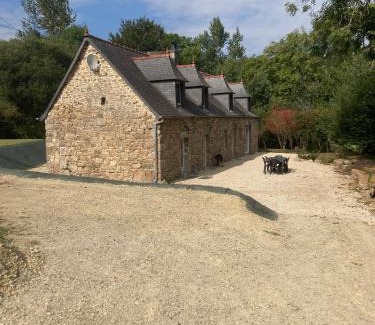Plounevez-Moedec House | Highly Rated Gîte du Moulin Vert: Child-Friendly Retreat