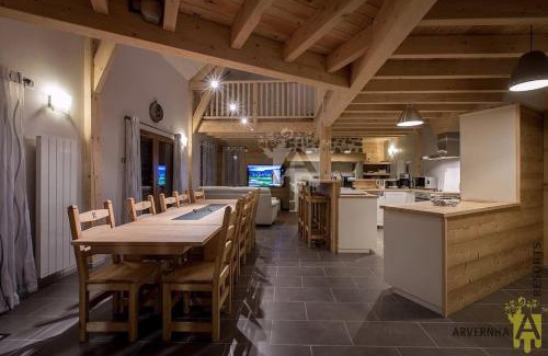 Jassat Apartment | Gite Pere Francois: Pet-Friendly Retreat Awaits You