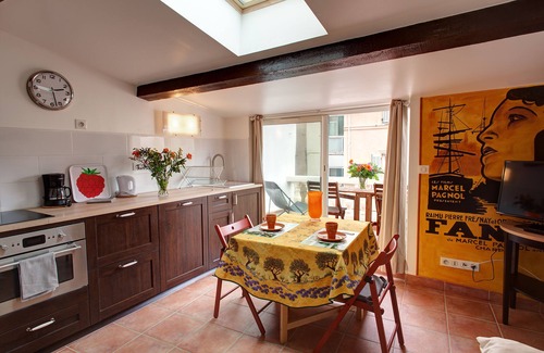 Quartier du Panier Apartment | Discover Gîte du Panier 1930: Family-Friendly Retreat