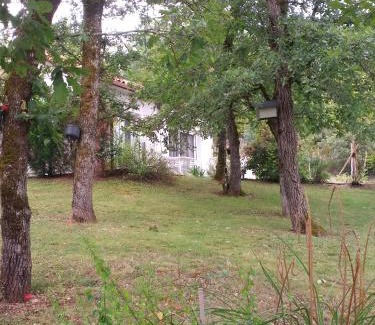 Arcambal House | Cozy Gîte du Pech: Guest Rated 9.7 & Child-Friendly Stays