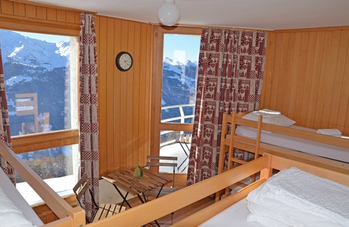 Lauenen Bei Gstaad Hotel | Welcoming Gîte du Prilet: Family-Friendly with Dining Options