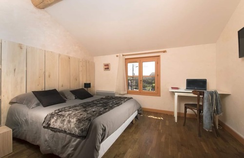 Proulieu House | Guest Rated: Gîte du Roy d'Amont with Pool & Spa Access