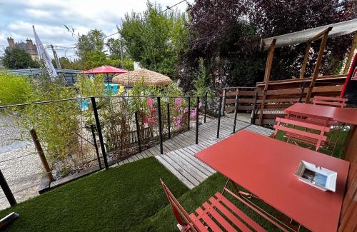 Toucy Apartment | Welcoming Gîte du Silo1 with Oceanfront Pool Access