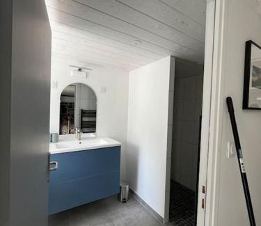 Olby House | Gîte du Tilleul: Relaxing Getaway with Sauna & Garden