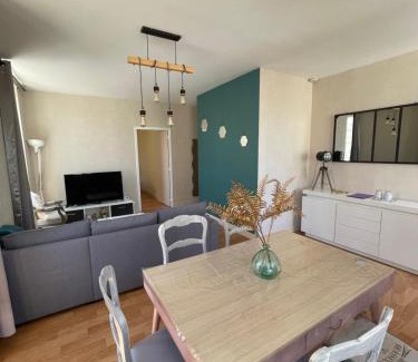 Saint-Bris-le-Vineux Apartment | Pet-Friendly Gîte du Vignoble Near Chablis with High Ratings