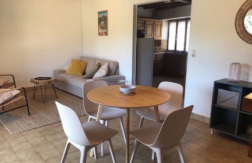 Bagnols House | Relaxing Gîte in Auvergne with Terrace and Gardens