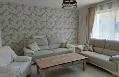 Montherme House | Beautiful Gîte en bord de Meuse - Rated 9.4/10, Child Friendly