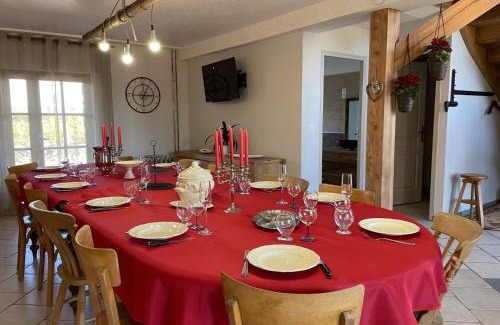 Blomard House | Gîte Blomard: Perfect Family Retreat with Pool & Pets Welcome