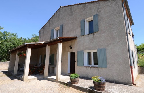 L'Escale House | Gîte en Provence: Guest Rated 10/10 with Breakfast Included