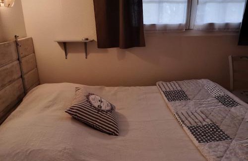 Sercoeur House | Gîte Sercœur: Ideal Retreat for 2 with Pet-Friendly Perks
