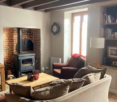 Saint-Martin-sur-Ocre House | Tranquil Gîte entre Loire et Campagne - Rated 9.9/10