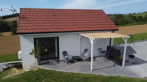 Laa-Mondrans Apartment | Cozy Gîte entre mer et montagne with Pool & Family Fun