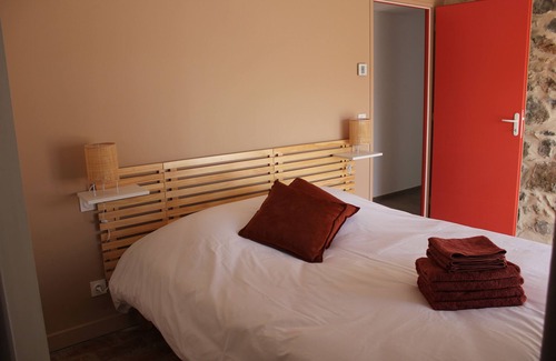 Camelas Other | Explore Gîte Entre Vignes et Pêchers with Family-Friendly Comfort