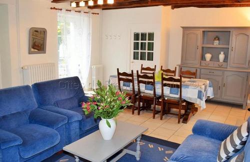Esvres House | Family-Friendly Gîte in Esvres-sur-Indre for 5 Guests