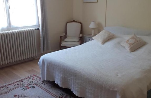Loches House | Pet-Friendly Gîte et Chambre d'Hôte Saint Jacques - 9/10 Rating