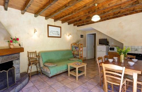 La Versanne House | Cozy Gîte & Studio with Fireplace and Games Room in La Versanne