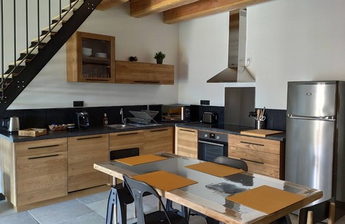 Vestric-et-Candiac Cottage | Exclusive Gîte with Countryside View and Oceanfront Amenities