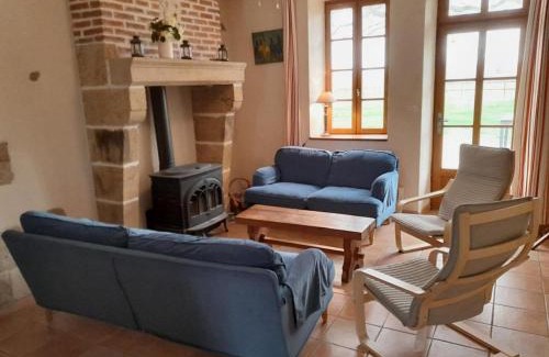Souvigny House | Family-Friendly Gîte with Pool and Nature near Souvigny