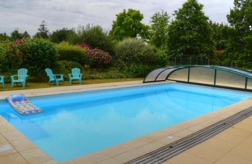 Danze House | Family-Friendly Gîte with Heated Pool Near Saint Calais