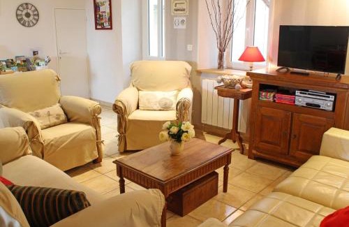 Cindre House | Experience Comfort at House Les guérichauds in Your Getaway