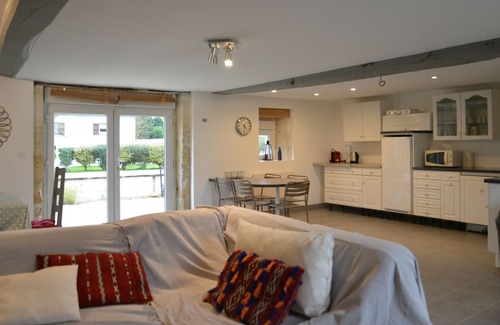 Sainte Gemme Cottage | Gîte MER-CAMPAGNE: Poolside Retreat with Ocean Views