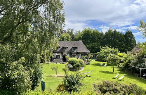 Saint-Gatien-des-Bois Apartment | Convenient Maison d'hôte Near Honfleur and Deauville