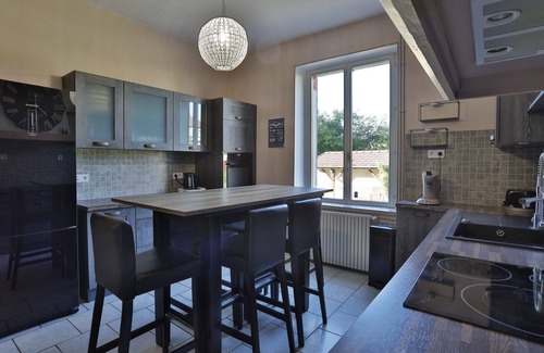 Warmeriville House | Experience Gîte Former Train Station with Spa & Family Amenities
