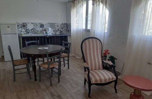 Saint-Julien-de-Cassagnas Apartment | Gîte Piscine: Family Retreat with Pool in Gard