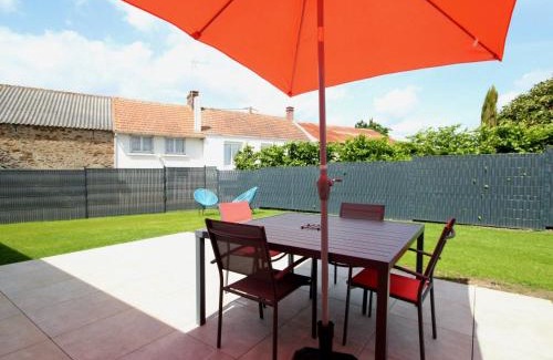 Saint-Philbert-de-Grand-Lieu House | Peaceful Gîte with Private Garden & Free Bikes Near Nantes