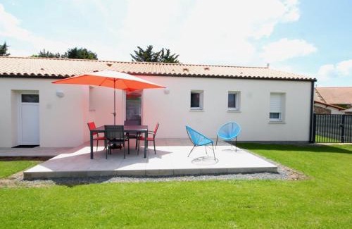 Saint-Philbert-de-Grand-Lieu House | Peaceful Gîte with Private Garden & Free Bikes Near Nantes