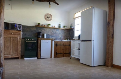 Saint-Pourcain-sur-Besbre House | Gîte du Monbaillon: Pet-Friendly Retreat with Top Ratings