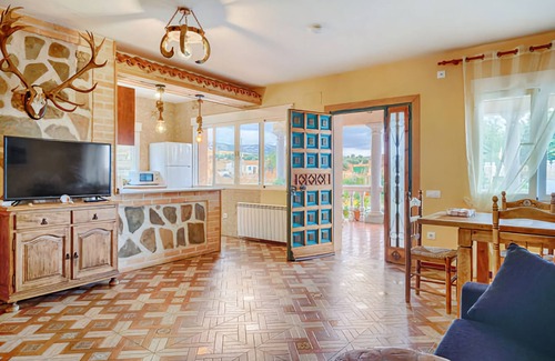 Porzuna Cottage | Relaxing Gîte Fuenterabit: Full Rental for 12 Guests