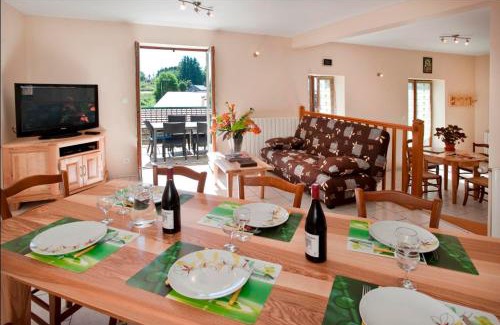Chasserades House | Gites de France: Ideal Retreat for Families and Pets