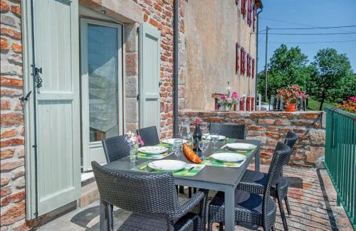 Chasserades House | Gites de France: Ideal Retreat for Families and Pets