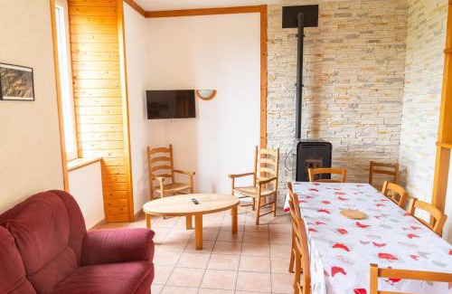Villeneuve House | Experience Gites de France: Family-Friendly Retreat at La Chaze
