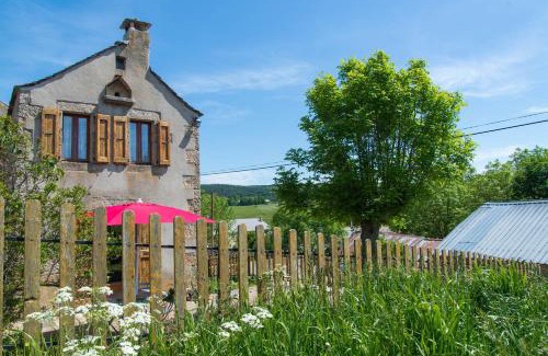 Saint-Frezal-d'Albuges House | Pet-Friendly Gites de France for 2-4 Guests at La Peyre