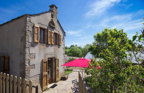 Saint-Frezal-d'Albuges House | Pet-Friendly Gites de France for 2-4 Guests at La Peyre