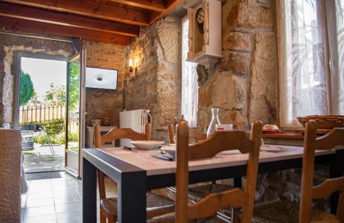 Saint-Frezal-d'Albuges House | Pet-Friendly Gites de France for 2-4 Guests at La Peyre
